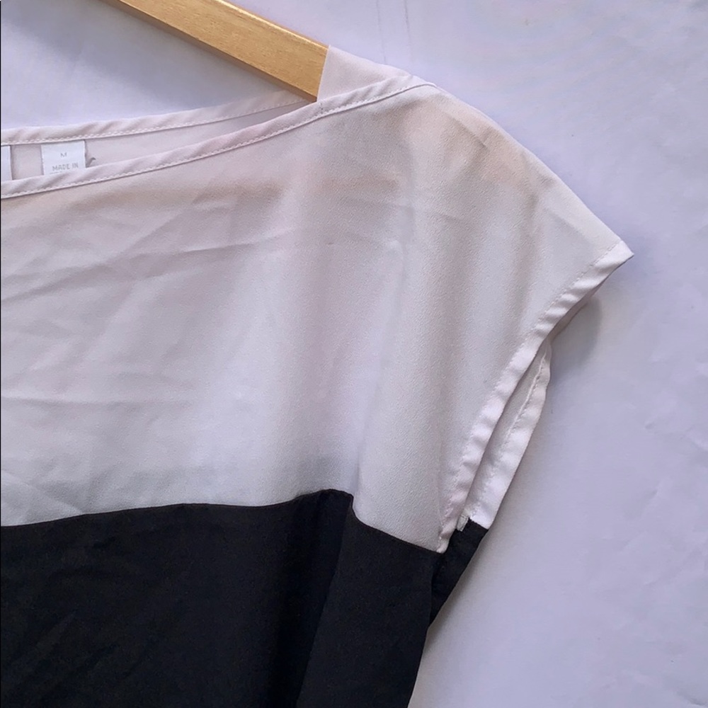Flowy Blouse - Picture 6 of 9